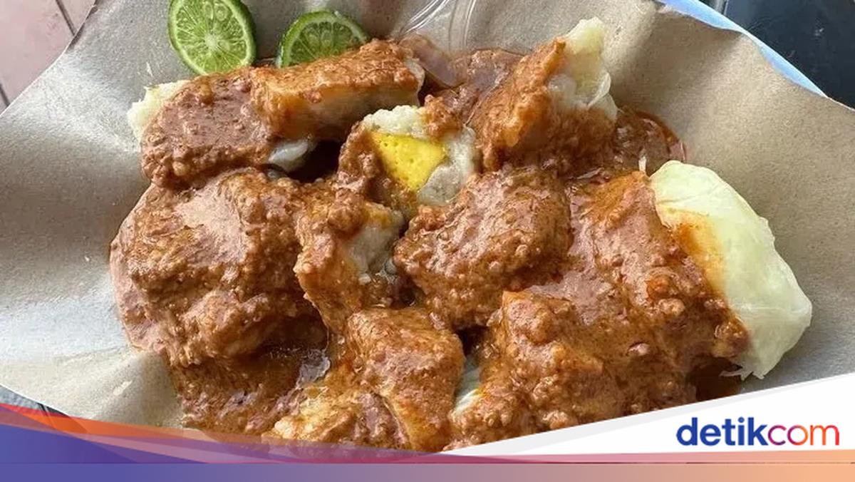 Siomay Sate Lontong Pak Kumis: Rasa yang Menggoda di Setiap Suapan di Cilacap